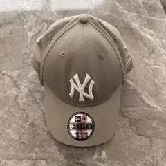 New Era 9FORTY A-FRAME ヤンキース キャップ ベージュ