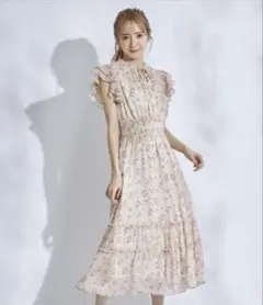 りぼん付きラッフルスリーブフラワープリントフリルティアードワンピース