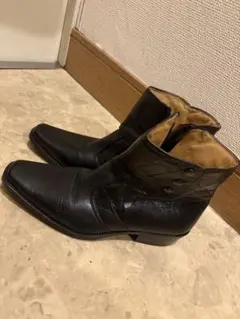 ブラックレザーショートブーツ