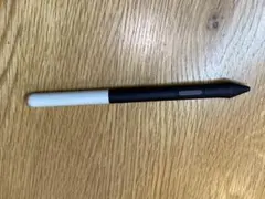 ジャンク品　Wacom タッチペン ブラック/ホワイト　芯中折れ　DTC133用