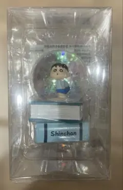 クレヨンしんちゃん　光るスノードームフィギュア
