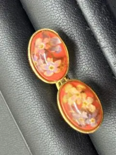 花柄デザインイヤリング　赤オレンジ　レディースオシャレ　可愛い