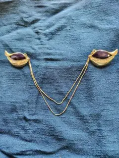 リーフ型Wブローチ ゴールドカラーチェーン付き