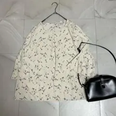 ✨美品✨【クロッシー】LL 花柄ブラウス 首後ろリボン 春コーデ 大きめサイズ