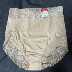 Triumph ベージュ レース付きショーツ Mサイズ