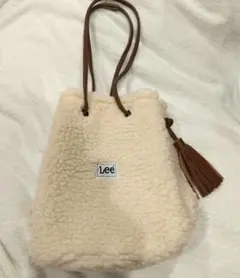 Lee ふわふわボア 巾着バッグ タッセル付き