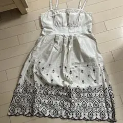 ワンピース　刺繍　ベージュのサムネイル