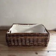 大きめのしっかりしたワイヤー入のカゴ　持ち手付き　北欧雑貨