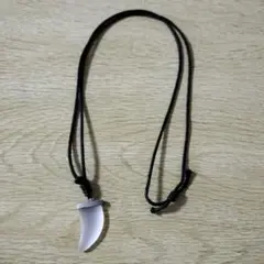 ペンダントネックレス 牙型