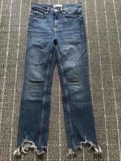 ZARA裾ダメージデニム￼