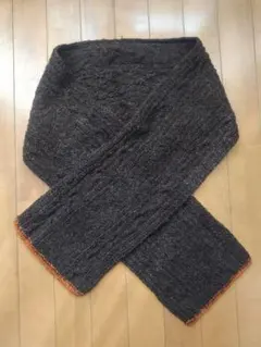 ハンドメイド　ダークグレーのニットマフラー