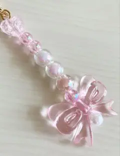 ハンドメイド　ピンクのリボンとハートのストラップ