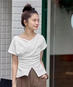 スリットデザインドレープ半袖Tシャツのサムネイル