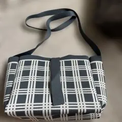 ネイビーとホワイトのチェック柄ショルダーバッグ