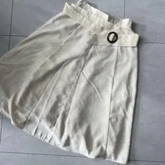 クリーム色フレアスカート ウエストリング付き