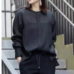 極美品✨️ 25SS ヴェルメイユパーイエナ ブラウス シアー ネイビーのサムネイル