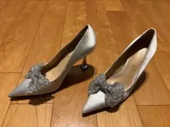 極美品CHARLES&KEITH ビジューリボン クリアヒール シルバー23cmのサムネイル