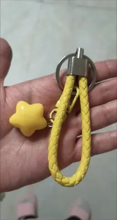 イエロー星型チャームキーホルダー