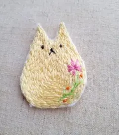 刺繍ブローチ　ハンドメイド　アクセサリーねこ　ぬいぐるみ北欧　雑貨　ヘアゴム