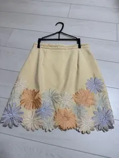 リリーブラウン　フラワー刺繍台形スカート