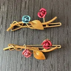 薔薇　バラ　花モチーフ　ブローチ　2個　赤青セット　金色　ゴールドカラー