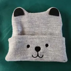 クマ耳付きグレーのニット帽子　在庫処分中