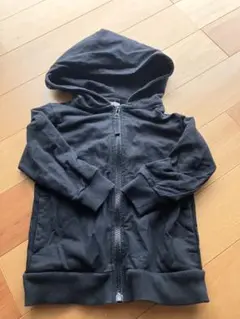 黒パーカー サイズ100