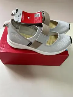 新品タグ付きNew Balance メッシュ スニーカー　エナジャイズ　 グレー