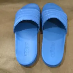 adidas 青 サンダル