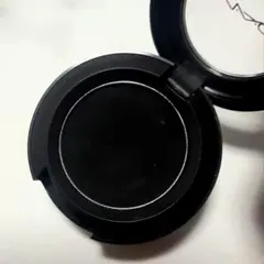 MAC カーボン スモールアイシャドウ