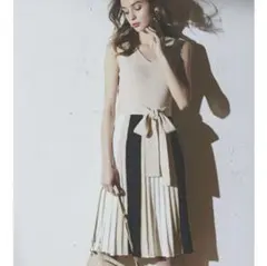 【新品未使用】ロイヤルパーティー配色ニットフレアノースリーブワンピース Free