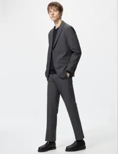UNIQLO メンズ 感動パンツ　ダークグレー　サイズMEN82 レングス76