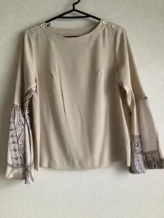 【新品未使用】リリーブラウン ベージュ フレア袖 レディースシャツ・ブラウスF