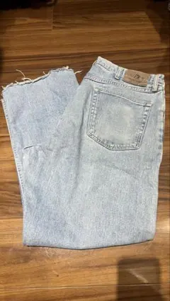 ライトブルーダメージストレートジーンズ　デニム