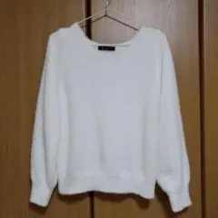 ホワイト ボートネックセーター