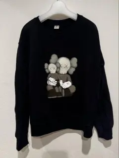 【UNIQLO×KAWS】グラフィックスウェットシャツ 黒 ユニクロ カウズ