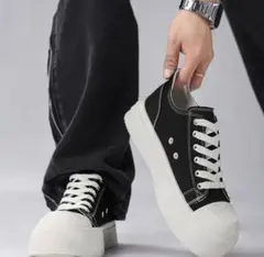 スニーカー　厚底シューズ