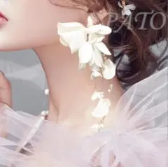 ホワイトフラワー ロングパールイヤリング☆ブライダル ウェディング アクセサリー