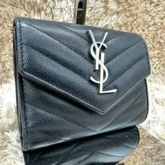 ✨極美品✨サンローラン　三つ折り　カサンドラ　ブラック　レザー　シルバーロゴ 美品 イヴサンローラン カサンドラ 二つ折り財布 シルバー金具 ロゴ