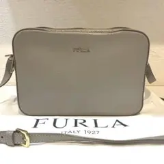 【美品】FURLA リリー　レザー　ショルダーバッグ　カメラバッグ　グレー
