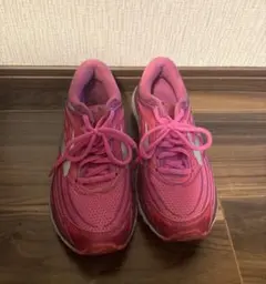 BROOKS ピンク ランニングシューズ