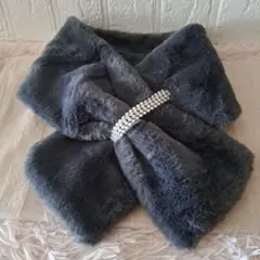 グレー ファーラップマフラー ビジュー付き