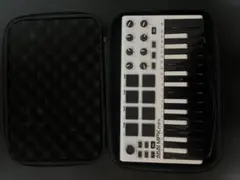 渡*介様 AKAI MPK mini MIDIキーボード 本体 ケース付き