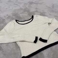 アイボリーと黒のリブ編みクロップドトップス