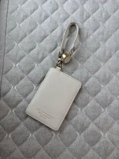 ホワイトレザー パスケース カードポケット付き