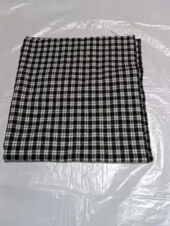 黒と白のチェック柄生地