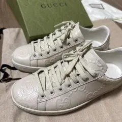 GUCCI グッチ レザーローカットGGエンボススニーカー 箱、新品の紐あり 