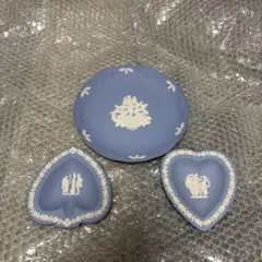 個別売可　wedgwood 青い陶器の浮彫り装飾皿3点セットのサムネイル