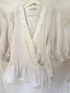 Miro amurette フリルラップトップス ホワイト