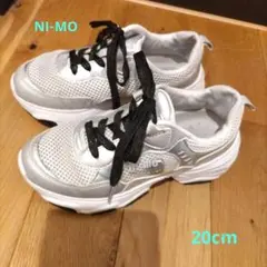 ニーモ　シルバー メッシュ スニーカー　20.0
